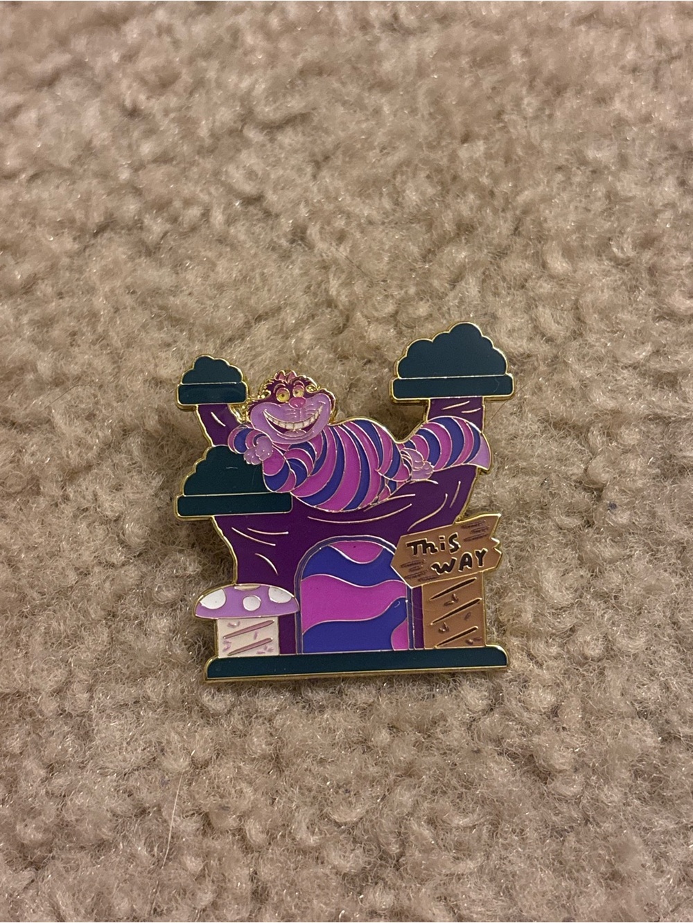 Disney pin Alice in Wonderland Cheshire Cat Cat Tree Pin